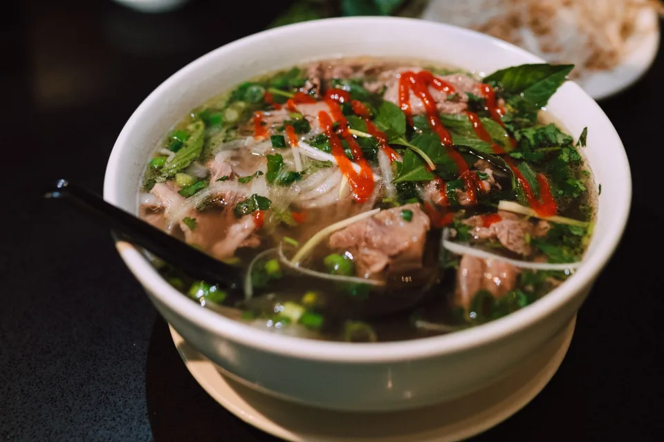 Bàn ăn tại Doãn Thị Dung